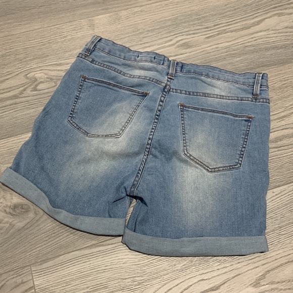 Jane Jeans Medium Rise Shorts - Picture 2 of 4